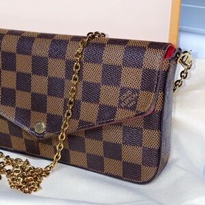 Felicie ebene pre loved